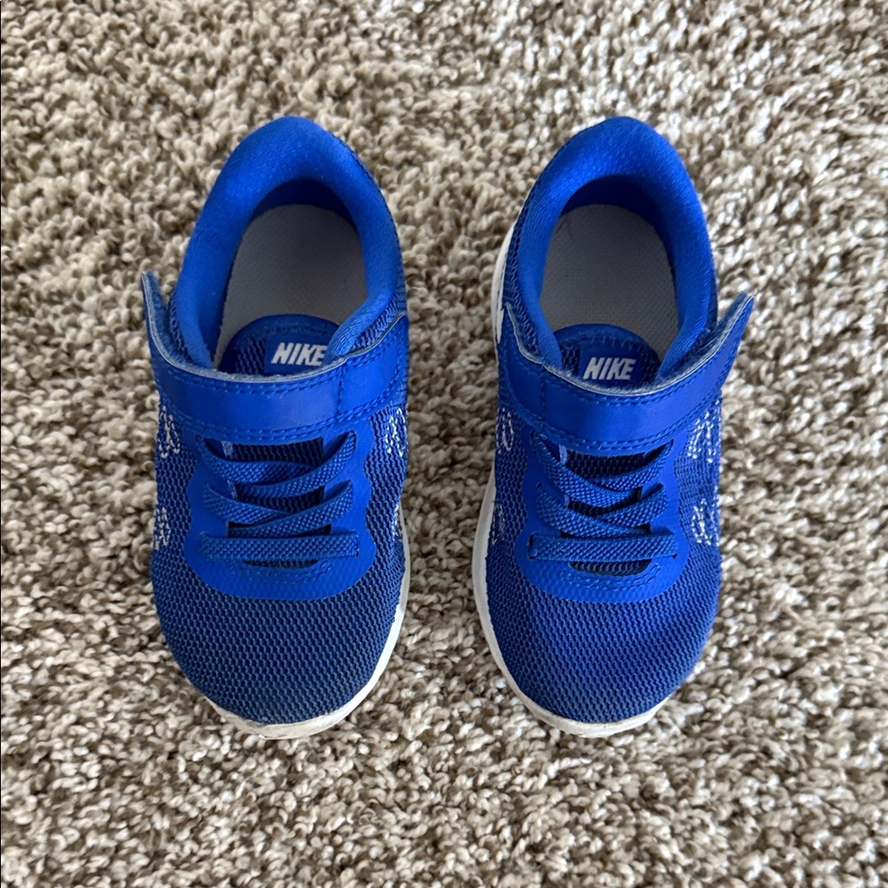 Nike toddler sneaker. Size 6.